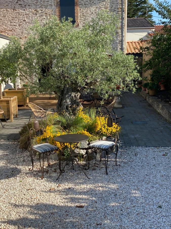 Celine Et Olivier Bed & Breakfast Порник Екстериор снимка